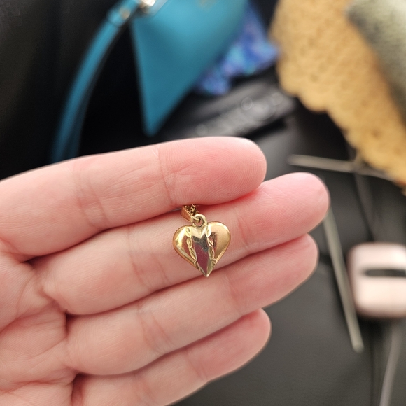 10k Three Golds Heart Pendant Necklace - Picture 3 of 8